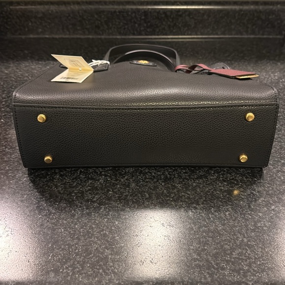 Tory Burch: Robinson Small Satchel - Picture 8 of 11